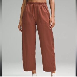 NWT Lululemon lightweight mid rise barrel leg crop pants